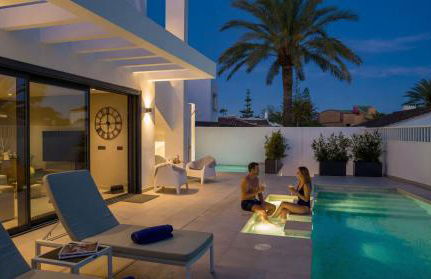 VACATION MARBELLA I Villa Marbesa White Pearl, Two Private Pools, 3min walk to the Beach, Fastest WiFi, Built in 2024 - Foto 14