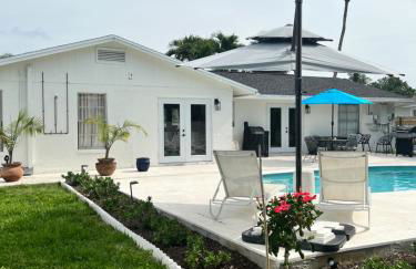 HIDDEN GEM - Family Friendly Pool Home -Welcome - Photo 32