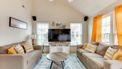 Walk to East Beach Apt with Outdoor Space - Foto 4