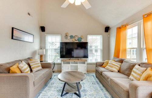 Walk to East Beach Apt with Outdoor Space - Photo 4