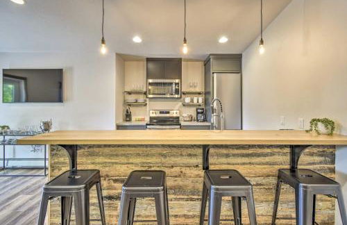 Modern Townhome with Deck - half Mi to Elkhart Lake! - Foto 7