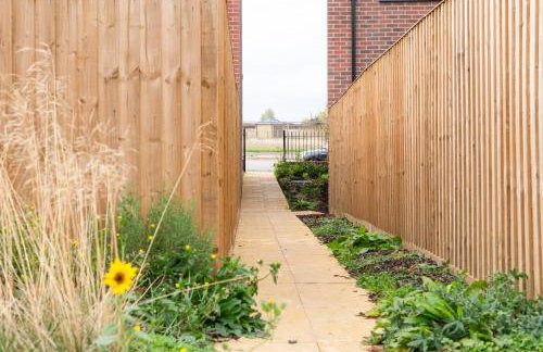 Spacious Milton Keynes Townhouse 2 Designated Parking Spaces Near Centre MK, MK Bowl, Universal Studios & Transport Links Ideal for Families & Contractors - Foto 26