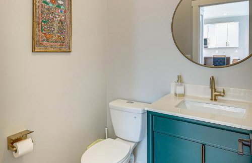 Rock Hall Retreat with Balcony Near Park and Marina! - Foto 9