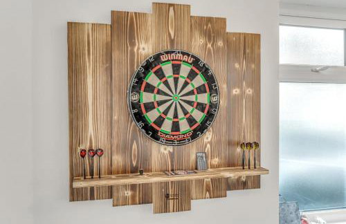 JUNGLE HOT TUB, games room, near eateries, micro brewery, pubs, beauty salons and boutique shops, Argyle, free Netflix, in the heart of Plymouth - Dogs welcome - Hosted by Absolute Accommodation Plymouth - Foto 56