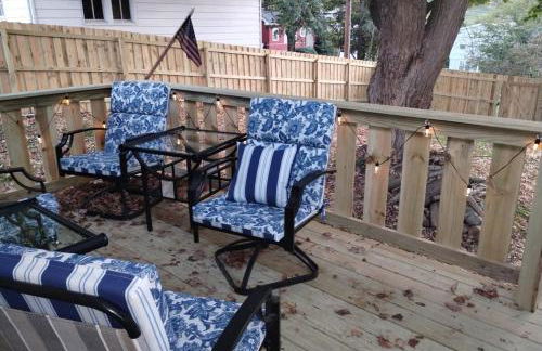 The Bluebird Guesthouse *walk to downtown* - Photo 50