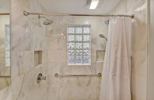 Comfortable and stylish condo near Myers Park - Foto 23