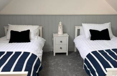 The Loft and The Den Apartments - Photo 10