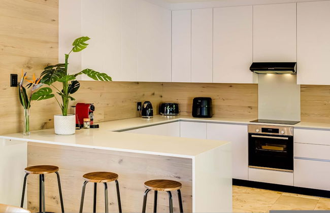 Camps Bay 4BR w Pool and Sea Views Atlantic Gem - Photo 12