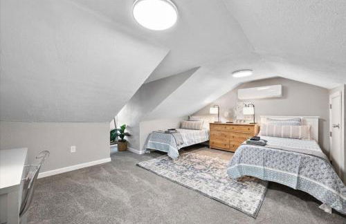 Cozy Southside Pitt home w/ Pool Table +Yard - Foto 9