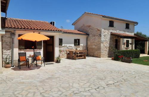 Mala kuća sa velikim grijanim bazenom ANTONIO - Foto 13