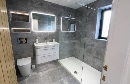 Black Barn Skye - Contemporary 3 bed / 4 bath home - Photo 21