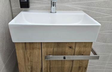 Modern Homes - Voll ausgestatte Wohnung - Balkon - Hotelbetten - 4K TV - WLAN - Foto 35