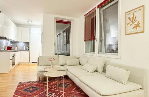 New-three room-Entire Apartment with two Balconies & Garage, Central-Fast Access to City Center - Barmbek -Stadtpark - Foto 47