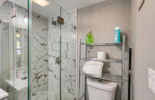 Anaheim Studio with Fireplace 14 Mi to Disneyland! - Foto 18