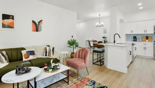 CozySuites Glendale by the stadium with pool 10 - Foto 3