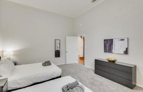 Luxurious Home w Cinema Room & Private Pool - Foto 34