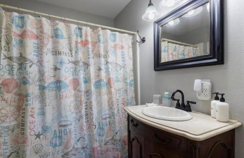 Lakefront Family Retreat w/ Views, Boat Slip - Foto 46