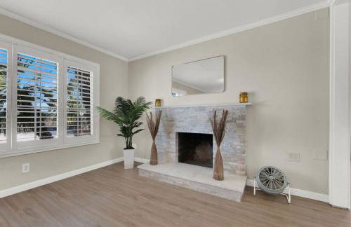 Spacious 4BR plus Den with Pool, Jacuzzi, BBQ, Near Strip - Foto 32