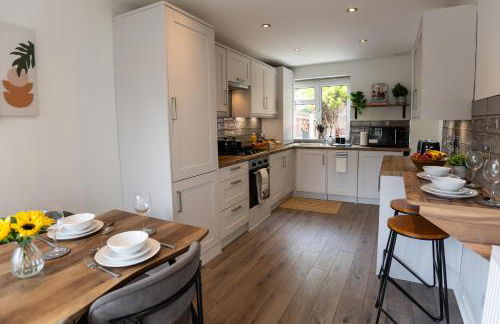Modern 4BR House - Sleeps 10 - Central Birmingham - FREE Parking - Foto 11