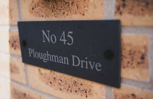 Comfortable 3 Bedroom Home w Garden and Parking - Foto 16