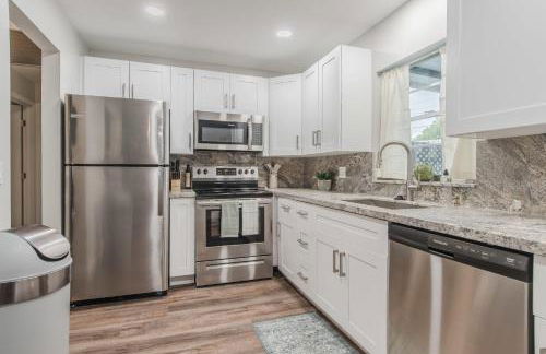 Boho retreat w pool & beach access - Foto 42