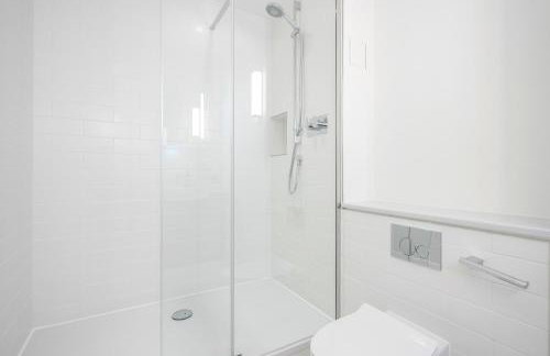 Luxury Central Mayfair Townhouse with A/C 3BR 3BA - Photo 38