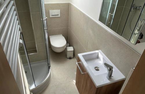 HÖL-Moderne Wohnung in zentraler Lage, Schallschutzfenster, 24h-Self-check-in, Disney Plus - Foto 13