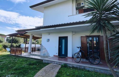 Villa Sabaudia con piscina-11 posti letto - Foto 1