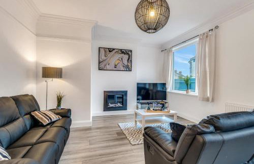 JUNGLE HOT TUB, games room, near eateries, micro brewery, pubs, beauty salons and boutique shops, Argyle, free Netflix, in the heart of Plymouth - Dogs welcome - Hosted by Absolute Accommodation Plymouth - Foto 50