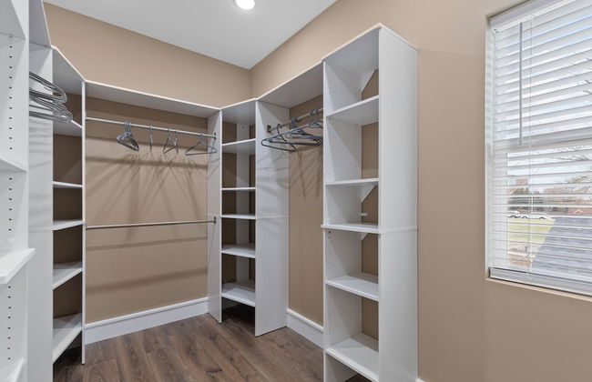 Bright Urban Comfort | JZ Vacation Rentals - Photo 32