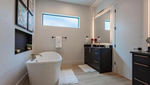 Downtown Luxury Villa Hot Tub Walk To Lake - Foto 4