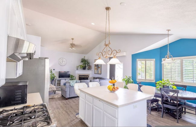 Farmington Gem 6BR Private Fenced Yard Sleeps 15 - Foto 38