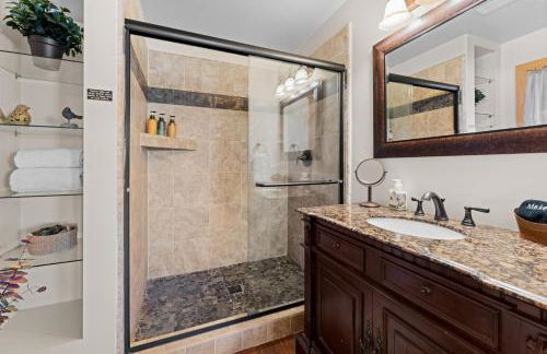 Luxury Lakeview Retreat - Hot Tub, SUP, Sauna & More! - Foto 48