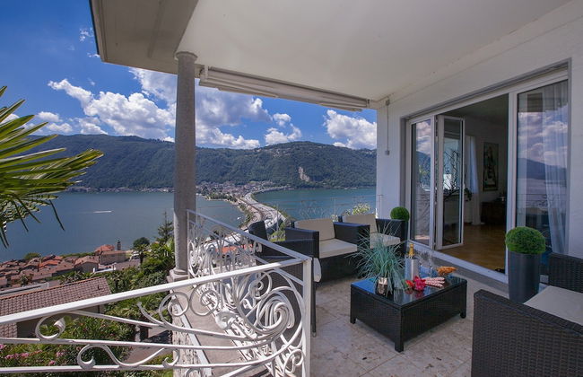 Villa in Bissone with swimming pool and garden - Photo 18