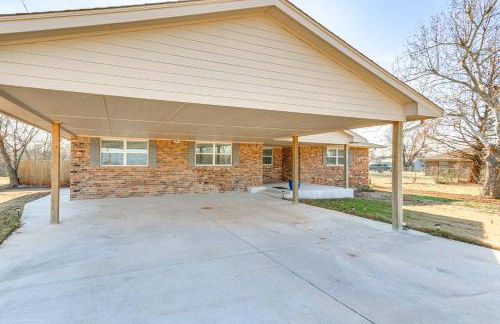 4 Mi to Dtwn Guthrie Family Home with Fire Pit! - Photo 26