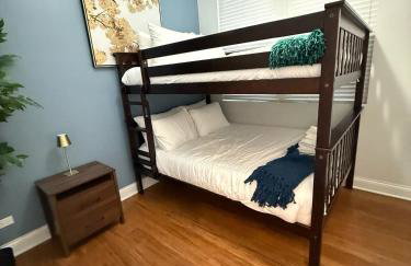 1 Free Parking Gym Balcony Sleeps 10 - Photo 38