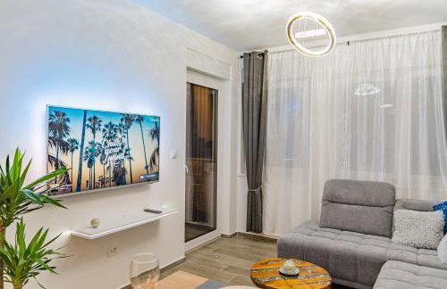 Jacuzzi - Flexible SelfCheckIns 20 - Zagreb - Luxury - Garage - Smart - Brand New - Apartments Repinc - Foto 12