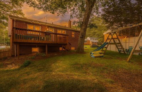 Stylish Forest Retreat Minutes from DC - Gary - Foto 17