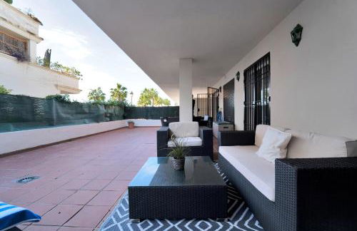 Apartamento con enorme terraza en complejo con piscina en Nueva Andalucía - Lorcrimar - Foto 12