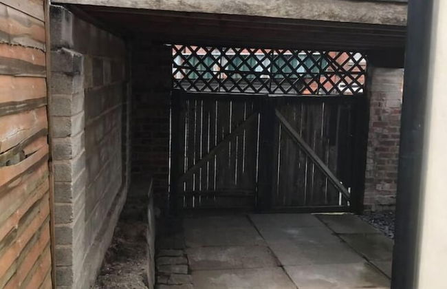 Stylish 3 Bedroom House Only 5 Mins From M6/m58 - Photo 30