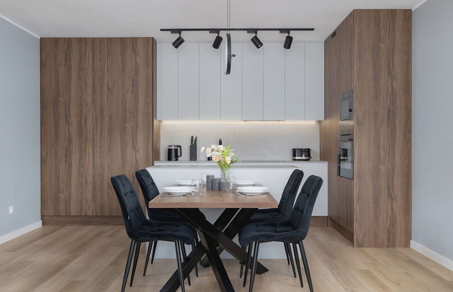 Bright Apartment With Parking by Renters - Photo 9