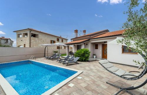 Villa Ajlin with Private Pool - Foto 14