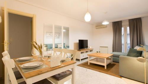 Comfort and Beauty With Parking Space Included - Foto 2