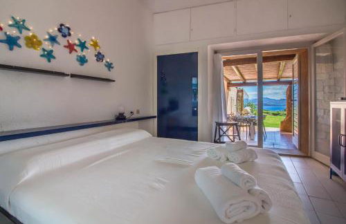 GuestHost - Villa With Private Garden, Parking & Shared Pool! - Foto 4