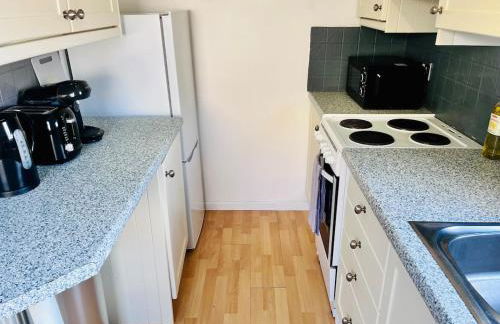 Charming End of Terrace Home with Garden - Foto 15