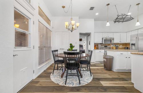 Frisco Escape Oasis Home w/Spa - Foto 13