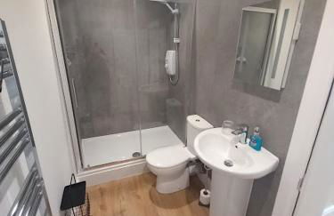 Stunning Village Centre Holiday Home - Photo 19