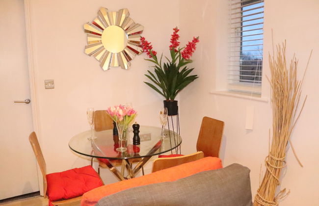 Skyline Haven Modern 2BR w/ Free Parking & 4kTV - Photo 75