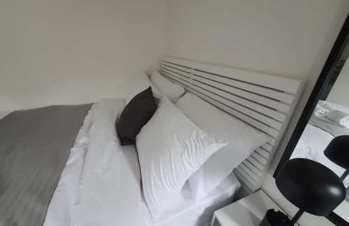 Private Room Sleeps 2 with Ensuite & Parking - Foto 20