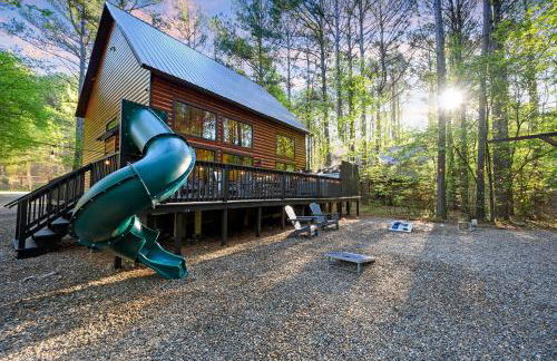 Hickory Bear - Cabin surrounded by pines, Sleeps 10, Hot Tub, Fire Pit, Arcade, Foosball Table & Deck Slide - Photo 62